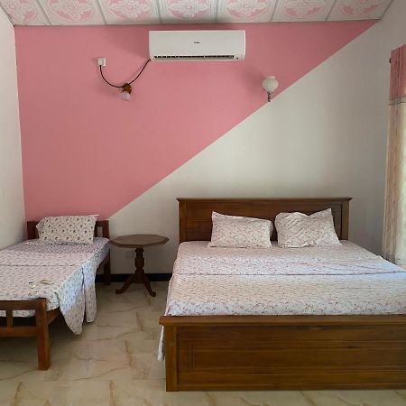 Island Breeze Inn Нилавели Екстериор снимка