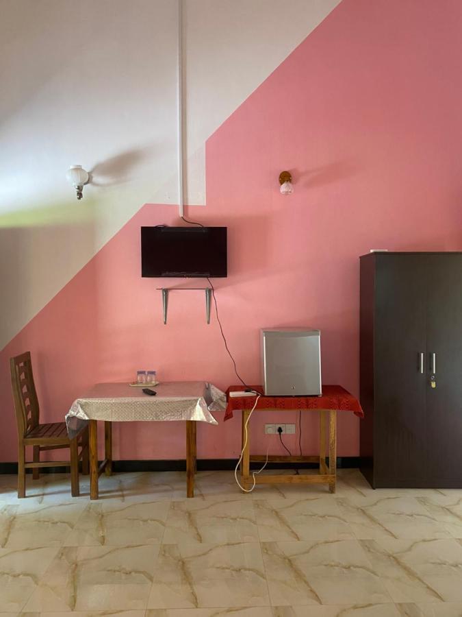 Island Breeze Inn Нилавели Екстериор снимка