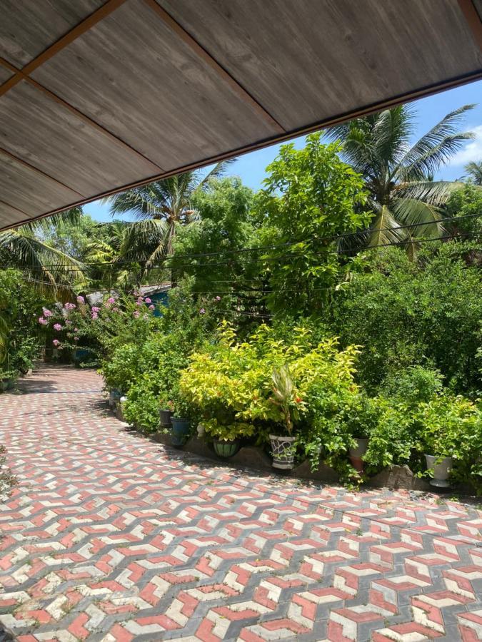 Island Breeze Inn Нилавели Екстериор снимка