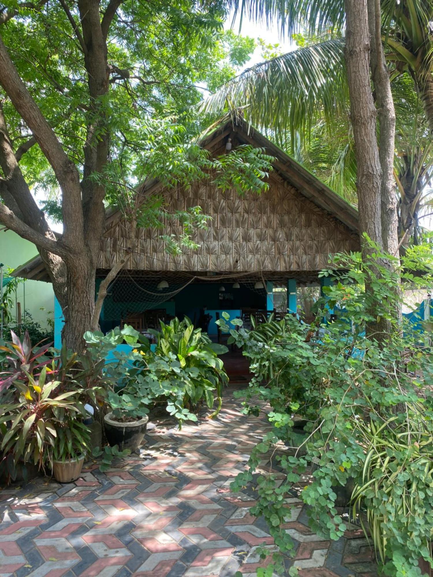 Island Breeze Inn Нилавели Екстериор снимка